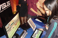 Blogger Marjorie Pineda at the ASUS booth