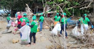 BAYAWAN, Negros Oriental. PC employees and dealers from the PC Bayawan branch are shown collecting trash and other debris along the shoreline of Villareal Beach