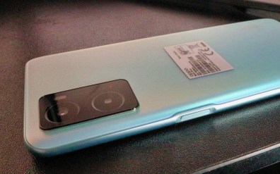 OPPO A76 Left side is the power button and fingerprint scanner OPPO A76 Left side is the power button and finger print scanner