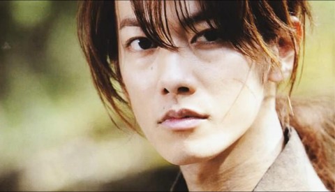 Takeru Sato on as Himura Kenshin in the Rurouni Kenshin Movie Takeru Sato on as Himura Kenshin in the Rurouni Kenshin Movie