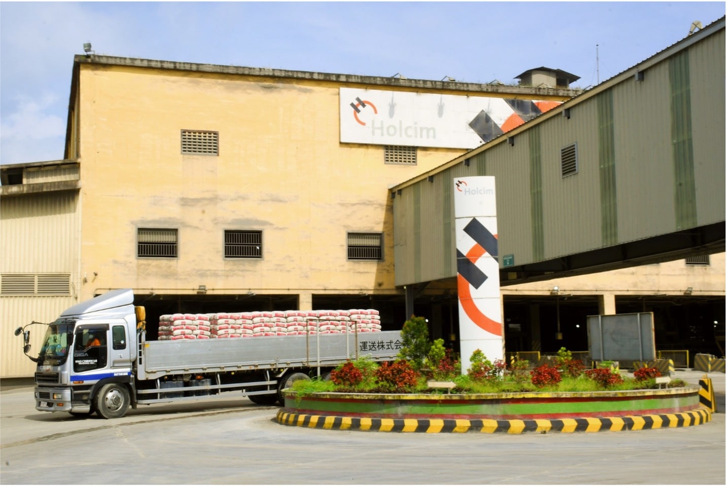 Holcim Bulacan Plant has been accredited by the Department of Public Works and Highways (DPWH) Holcim Bulacan Plant has been accredited by the Department of Public Works and Highways (DPWH)